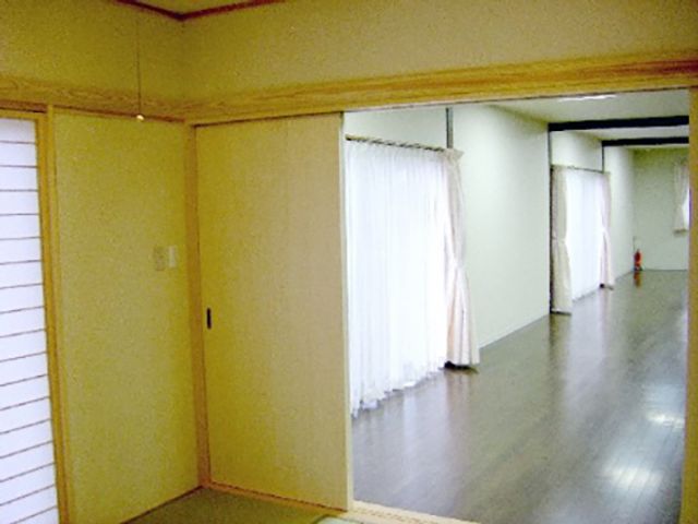ゆったり広々和室 和室 落ち着いた雰囲気の和室です。広々とした空間で、安心して日々を過ごせます。