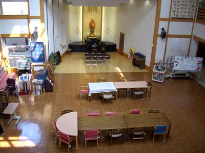 広々とした室内の多目的室