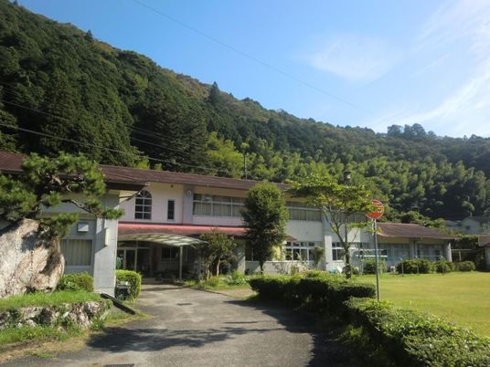 山あいの施設外観  