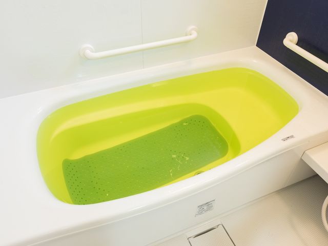 手すり付き浴槽