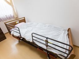 落下防止柵付きの居室