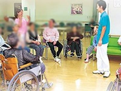 交流する様子の空間