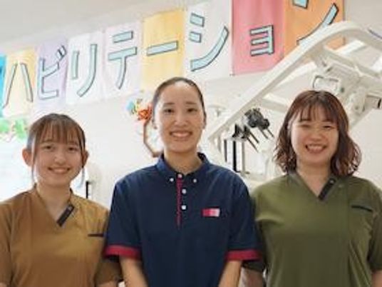 笑顔のスタッフ集合