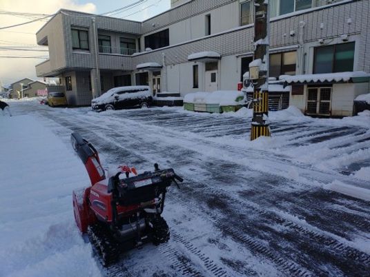 雪の敷地外観  