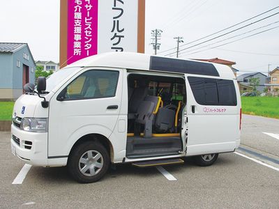 送迎バスの外観
