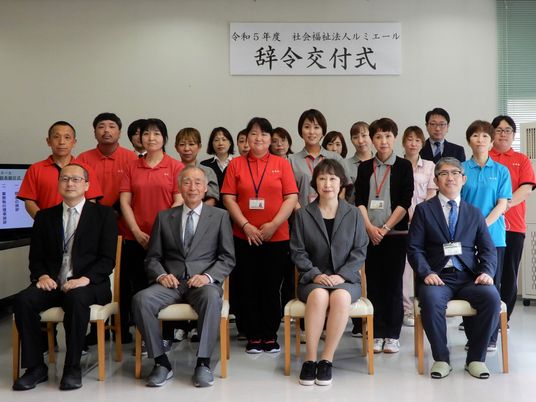 集合写真の職員と役員  
