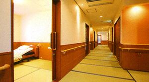 落ち着いた和風の廊下