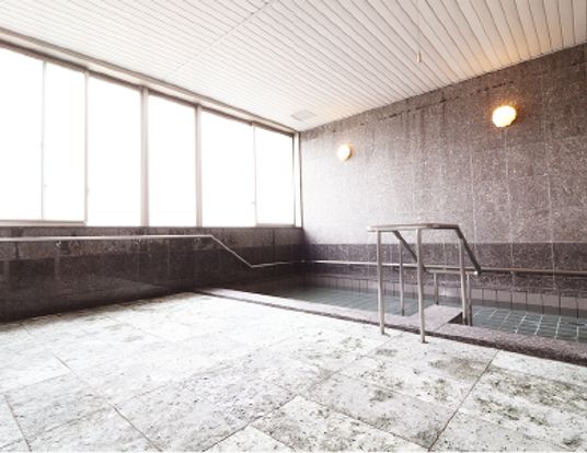 広々とした浴室