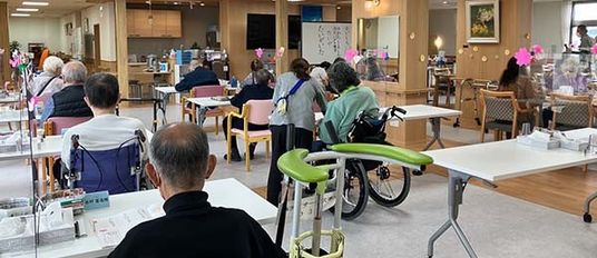 広々とした食堂の様子  