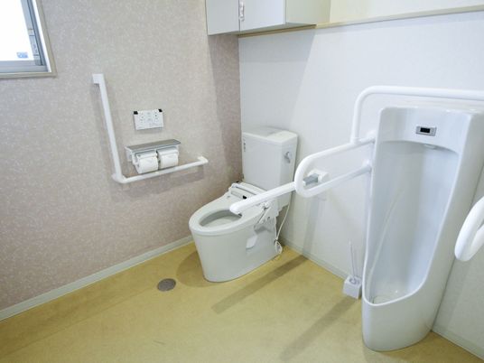 バリアフリー設計のトイレ