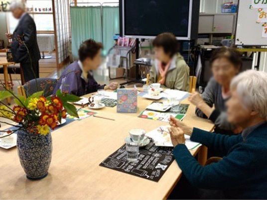 食事中の様子の空間