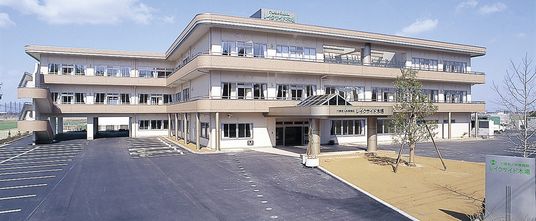 広々とした外観