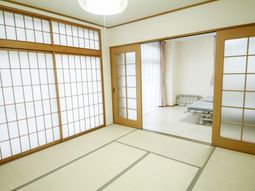 和室の明るい居室