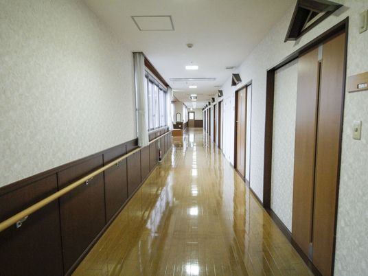清潔感のある明るい廊下