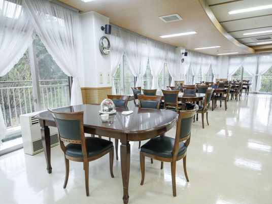 ゆったりした食堂の様子