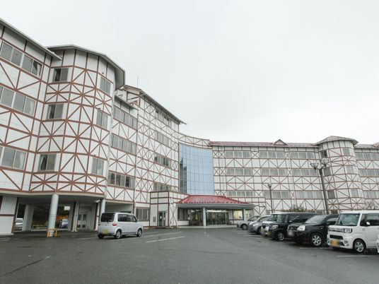 広々とした建物の外観