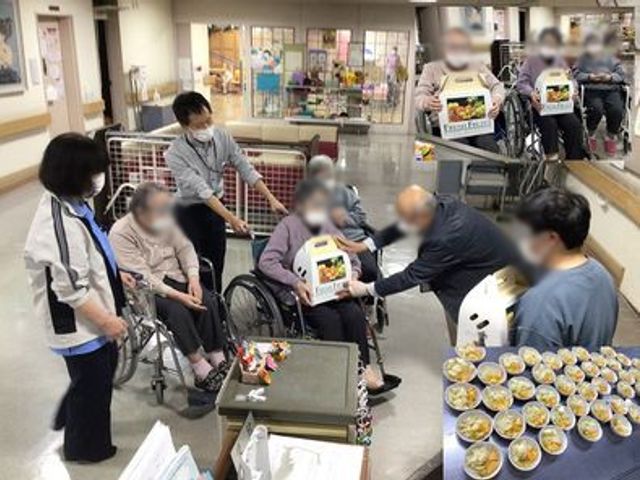 交流の様子 ラウンジ 利用者同士が交流を楽しめるスペースです。自然な触れ合いが日々の活動を豊かにします。