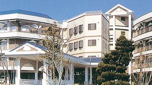 大きな建物の外観
