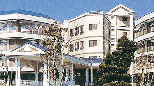 大きな建物の外観