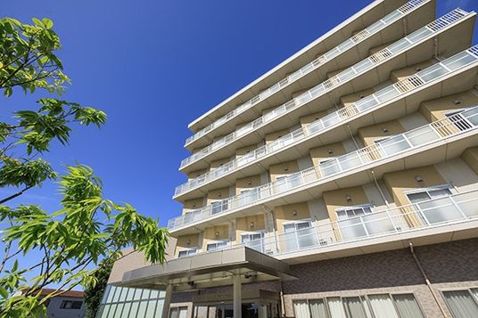 広々とした外観