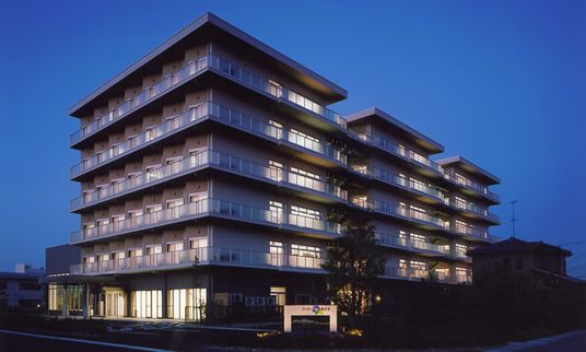 夜景と建物の外観  