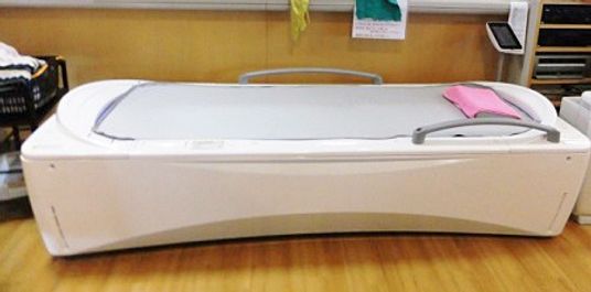 訓練用ベッドのある室内