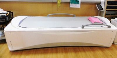訓練用ベッドのある室内
