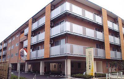 ベランダ付きの建物外観