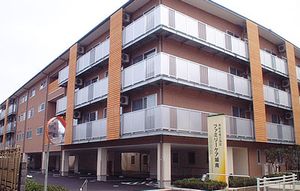 4階建ての建物外観