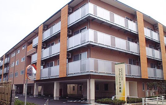 4階建ての建物外観