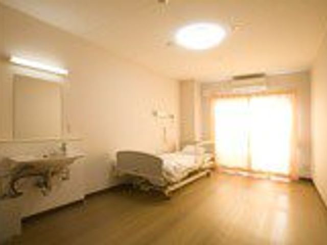 明るい居室 居室 自然光が差し込む明るい居室です。快適な環境で落ち着いた時間を過ごせます。