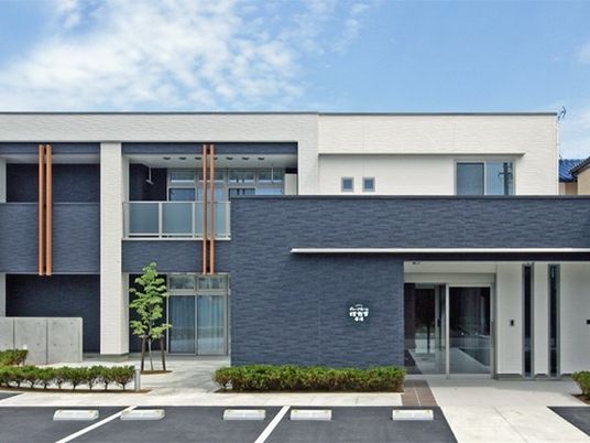 モダンな建物の外観