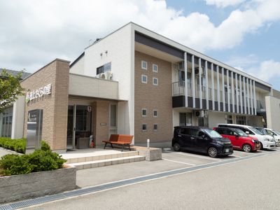 きれいな施設の外観