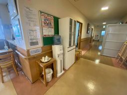 手洗い場がある廊下