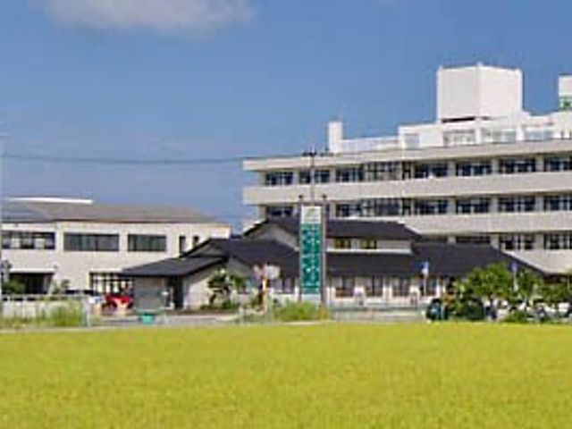 開けたエントランス 外観 広々とした敷地に建つ施設の外観です。明るい雰囲気が特徴で、働きやすい環境です。