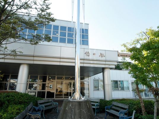 緑豊かな施設外観