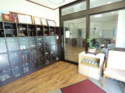 玄関とロビーの清潔な空間
