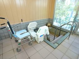 バリアフリーな浴室設備