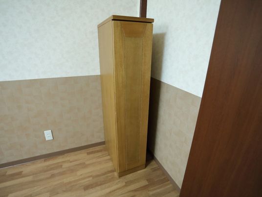 角に立つ家具の一角