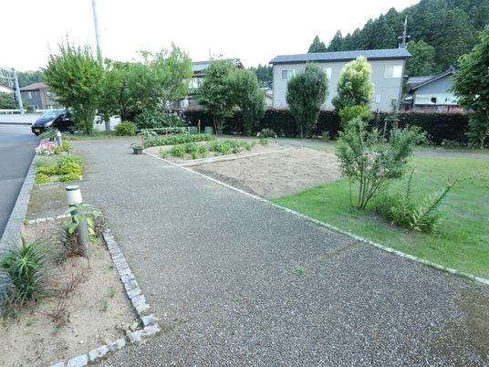緑溢れる施設の中庭