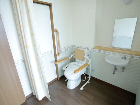 バリアフリーのトイレ空間