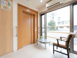 明るい待合スペース