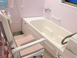バリアフリー対応の浴室