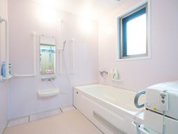 明るい清潔な浴室