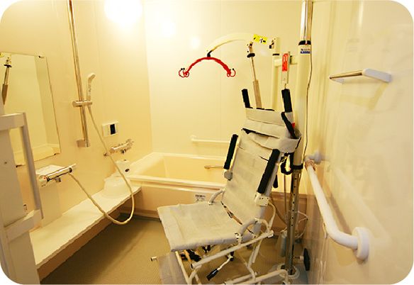 介助設備が整った浴槽