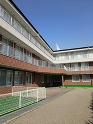 広々とした外観