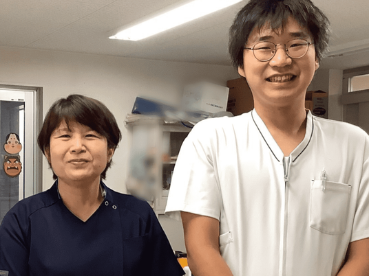 笑顔のスタッフの様子