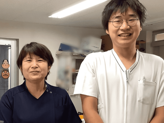 笑顔のスタッフの様子
