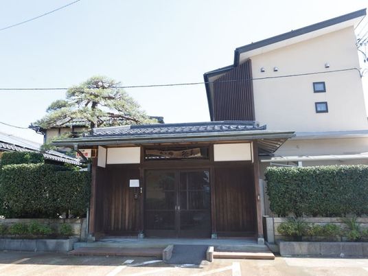 和風のエントランス外観  