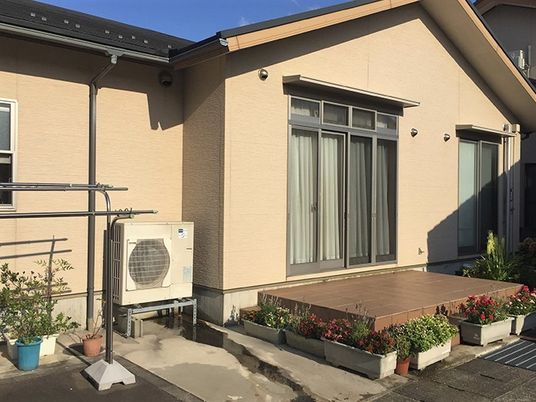 施設の居心地の良い外観